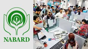 மத்திய அரசு வங்கியில் வேலை.. மாதம் ரூ.32 ஆயிரம் சம்பளம்! டிகிரி முடிச்சிருக்கீங்களா? தூள் கிளப்புங்க