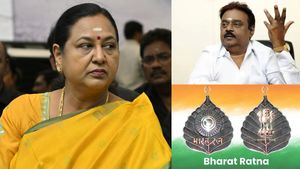 விஜயகாந்திற்கு பாரத ரத்னா விருது கொடுக்கணும்.. தேமுதிக மாநாட்டில் நிறைவேற்றப்பட்ட 11 தீர்மானங்கள்! 
