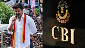 நாளை டெல்லி செல்கிறார் விஜய்.. சிபிஐ விசாரணைக்கு நேரில் ஆஜர்.. போலீசாரிடம் பாதுகாப்பு கேட்கும் தவெக!