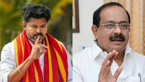 விஜய்க்கு செல்லும் இளைஞர் வாக்குகள்.. அதற்காக தான் லேப்டாப்பா? அமைச்சர் சக்கரபாணி சொன்ன பதில்! 
