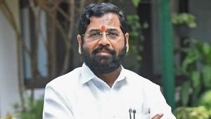 உடையும் பாஜக கூட்டணி? ரிசார்ட்டிற்கு ஓடிய சிவசேனா! 