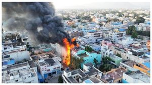 கோவை காட்டூரில் பயங்கர தீ விபத்து.. 2 மணி நேரப் போராட்டம்.. வானுயர எழும்பிய கரும்புகையால் பரபரப்பு