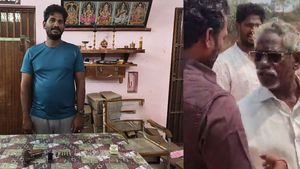 பட்டுனு துப்பாக்கியை காட்டி மிரட்டிய அதிமுக நிர்வாகி.. வீடியோ பரவிய நிலையில் அதிரடி கைது!