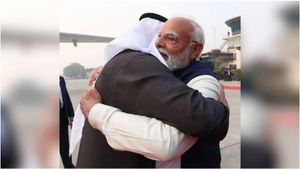 இந்தியா வந்த UAE அதிபர்.. டெல்லி விமான நிலையத்திற்கே சென்ற பிரதமர் மோடி! உற்று நோக்கும் உலகம்