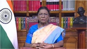 “பொருளாதார வளர்ச்சி சிறப்பாக இருக்கிறது” நாட்டு மக்களிடையே.. குடியரசுத் தலைவர் முர்மு உரை