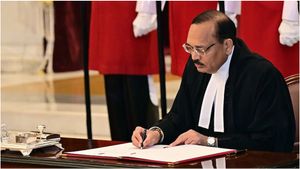 தொழில் வளர்ச்சி முடங்குவதற்கு.. தொழிற்சங்கங்கள் முக்கிய காரணம்! - உச்சநீதிமன்றத் தலைமை நீதிபதி