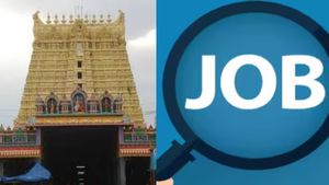 தமிழில் எழுத படிக்க தெரிந்தால் போதும்.. தென்காசி கோயிலில் மாதம் 50 ஆயிரம் சம்பளத்தில் வேலை!