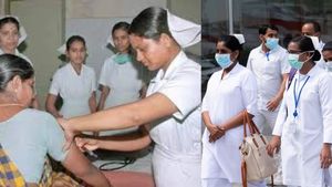 தமிழக அரசு வேலை.. தேர்வு கிடையாது.. 999 செவிலியர் பணியிடங்கள்.. 58 ஆயிரம் வரை சம்பளம்! செம சான்ஸ்