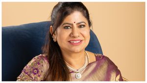 அதிமுகவில் இணையவில்லை.. எல்லாமே பொய்.. லாட்டரி மார்டின் மனைவி லீமா ரோஸ் பரபரப்பு விளக்கம்