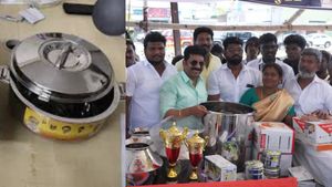 தேர்தலுக்கு முன் ஹாட்பாக்ஸ்.. தேர்தலப்போ ஸ்வீட் பாக்ஸ்! மதுரையை கலக்கும் வகை வகையான பொங்கல் பரிசுகள்