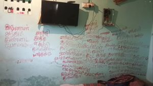தேனியில் அடமானம் வைத்த பூர்வீக வீடு.. ஏறிய கடன் வட்டி.. குங்குமத்தை குழைத்து சுவற்றில் எழுதிய பெண்