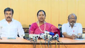  “நாங்க ஏன் அவசரமா கூட்டணியை அறிவிக்கணும்?” பிரஸ் மீட்டில் டென்ஷன் ஆன பிரேமலதா விஜயகாந்த்