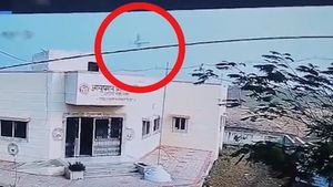 Plane crash: அஜித் பவார் பயணித்த விமானம் வெடித்தது எப்படி? வெளியான திக் திக் திக் சிசிடிவி!