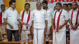 “முதல்வர் ஸ்டாலின் மடியில் விழுந்துவிட்டேன்”.. மனமுருகிப் பேசிய வைத்திலிங்கம்! 
