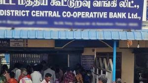 திருச்செந்தூர் கூட்டுறவு வங்கியில் பல கோடி தங்க நகைகள் மாயம்.. மக்கள் செய்த சம்பவம்