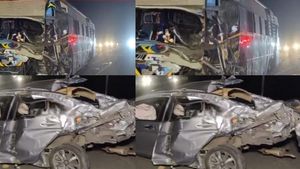 Chennai Trichy highway: சென்னை திருச்சி ஹைவேயில் ஆம்னி பஸ் - கார் மோதி பயங்கரம்.. கல்லூரி மாணவர்கள் 3 பேர் பலி