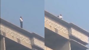 17ஆவது மாடியில் இருந்து குதித்து தொழிலதிபர் தற்கொலை! இறப்பதற்கு முன் செய்த செயலால் அதிர்ச்சி