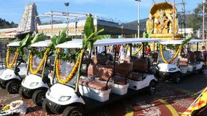 திருப்பதி ஏழுமலையான் கோயிலுக்கு 5 பேட்டரி வாகனங்கள்! சென்னை கட்டுமான நிறுவனம் வழங்கியது!
