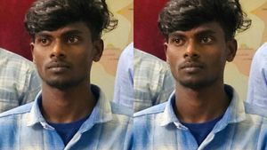 நிலக்கோட்டை  விஏஓவுக்கு நினைத்தே பார்க்காத இன்ப அதிர்ச்சி.. திண்டுக்கல்லில் நடந்த திருப்பம்