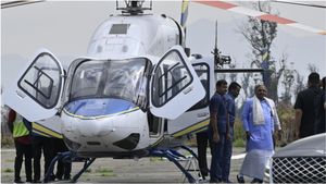 சித்தராமையா பாதுகாப்பில் குளறுபடி? தவறான இடத்தில் தரையிறங்கிய ஹெலிகாப்டர்! பெங்களூரில் பரபரப்பு
