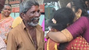 குப்பையில் கிடந்த 20 பவுன்! பத்மாவை போல் நேர்மையாளர் துரை! திருவாரூர் தூய்மை பணியாளரின் தூய உள்ளம்! 