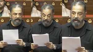  கண்விழியை பிதுக்கிய.. கமல் கன்னிப் பேச்சில் உங்களுக்கு புரிந்தது என்ன? கமெண்ட் செய்யுங்கள் வாசகர்களே