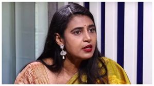 ஆதவ் அர்ஜூனா அளவுக்கு கூட.. விஜய்யை சல்லி சல்லியாக நொறுக்கிய நடிகை கஸ்தூரி