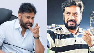 பவன் கல்யாண் பற்றி புத்தகம் எழுதிய பிரபல எழுத்தாளர்.. காரில் இருந்த கோலம்.. ஆடிப்போன ஆந்திரா