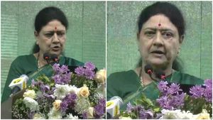 பெங்களூர் சிறையில் அனுபவித்த கொடுமைகள்.. எடப்பாடி கொடுத்த நெருக்கடி.. சசிகலா குற்றச்சாட்டு!