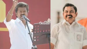 சேலம் வந்து கூட எடப்பாடி பெயரை சொல்லாத விஜய்! காங்கிரசுக்கு மறைமுக தூது.. என்ன கணக்கு போடுறார் விஜய் 