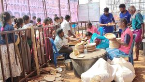 மட்டன் முதல் மீன் வரை 10 வகை கறி விருந்து! பாஸ் ஆன அரசு போலீஸ்காரர்களுக்கு புதுச்சேரி ஓனரின் அசத்தல்