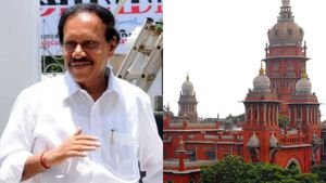 நிலம் அபகரிப்பு.. அதிமுக MP தம்பிதுரைக்கு எதிரான வழக்கு! மாவட்ட ஆட்சியருக்கு ஐகோர்ட் அதிரடி உத்தரவு!