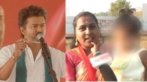 என் பாப்பாவைவிட எனக்கு விஜய்தான் பிடிக்கும்.. கைக்குழந்தையுடன் தஞ்சை வந்த பெண் சிலாகிப்பு! 