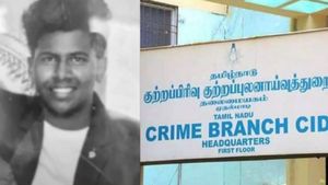 மானாமதுரை கைதி ஆகாஷ் மரண வழக்கு சிபிசிஐடிக்கு மாற்றம்! உறவினர்கள் தொடர் மறியல்