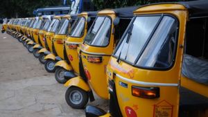 மதுரையில் சூடுபிடிக்கும் தேர்தல் களம்! ஆட்டோவை ரிசர்வ் செய்ய போட்டா போட்டி! Auto ஓனர் காட்டில் மழை!