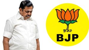 அழுத்தக்காரர் எடப்பாடி.. பின்னாலேயே வந்த பழைய கேஸ்.. டெல்லி செக் மேட்! மொத்தமும் விஜய்யால் வந்த வினை