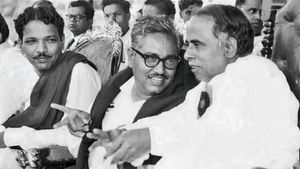 ‘அண்ணாவின் கோழைத்தனம்’ பாய்ந்த சம்பத்.. தாக்கிய கண்ணதாசன்!