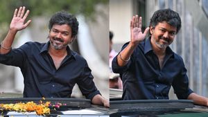 சிபிஐ விசாரணை முடிந்து உற்சாகமாக சிரித்த முகத்தோடு வந்த விஜய்.. உடனே சென்னைக்கு ரிட்டர்ன்!