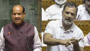 சபநாயகர் பதவி நீக்கம்? லோக்சபாவில் காங்., பாஜக மோதல்.. நம்பிக்கையில்லா தீர்மானத்தில் அனல் வாதம்
