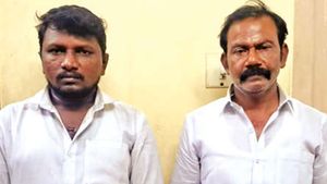 தேனியில் பூஜையில் விழுந்த புதுக்கோட்டை சித்திபவுசியா.. 'டபுள்' தங்கம் சந்தோஷத்தில் பெரிய ட்விஸ்ட் 