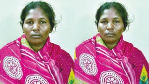 கணவன் அருகே அம்மிக்கல்லுடன் வந்த மனைவி.. செம ஷாக்! சேலம் வையாபுரி உடையார் தெருவில் ஓடிய மக்கள்