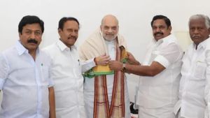 டெல்லியில் அமித் ஷா உடன் எடப்பாடி பழனிசாமி சந்திப்பு.. தொகுதிப் பங்கீடு தொடர்பாக பேச்சு!