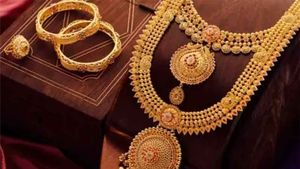 Gold Price Today: தங்கம் விலை அதிரடியாக உயர்ந்தது.. காலையில் சரிந்து மாலையில் எகிறியது! நகை பிரியர்கள் கலக்கம்!