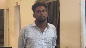 திருப்பூரில் இப்படியும் ஒரு புருஷன்.. எந்த கணவனும் செய்யக்கூடாத காரியம்.. ஆடிப்போன மனைவி 