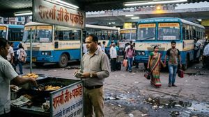 திடீரென மாயமான மனைவி.. ‘பக்கோடா' வாங்கபோன ‘கேப்பில்' காதலனுடன் எஸ்கேப்? புதுமாப்பிள்ளைக்கு சோகம்