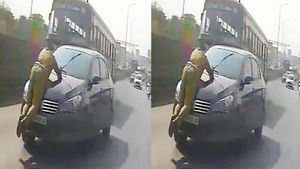 ஓசூர்  ஜூஜூவாடி சோதனைச் சாவடியில் சினிமாவை மிஞ்சும் சம்பவம்.. காவலர் செய்த தரமான சம்பவம்