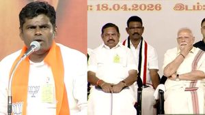கோவை மேடையில் சட்டென அண்ணாமலை செய்த  செயல்.. முகம் மாறிய மோடி