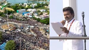 தவெக ஆட்சிக்கு வந்த 6 மாதத்தில் தமிழ்நாடு சேவை உரிமை சட்டம்.. குமரியில் விஜய் அளித்த வாக்குறுதிகள்