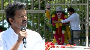 TVK Vijay in Trichy LIVE: மகளிருக்கு மாதம் ரூ.2,500.. சொன்ன மாதிரி கொடுப்போம்.. விஜய் பேச்சு 