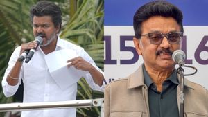 விஜய்க்கு கூடிய கூட்டம்.. வாயை பிளந்த கட்சிகள்.. ரியாலிட்டி என்ன? விசாரித்த ஸ்டாலின்! பின்னணி 
